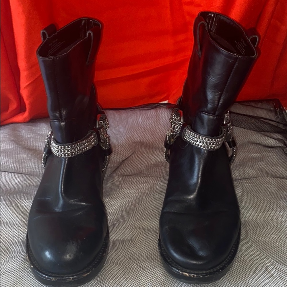 Size 7 Karl Lagerfeld Chain Booties